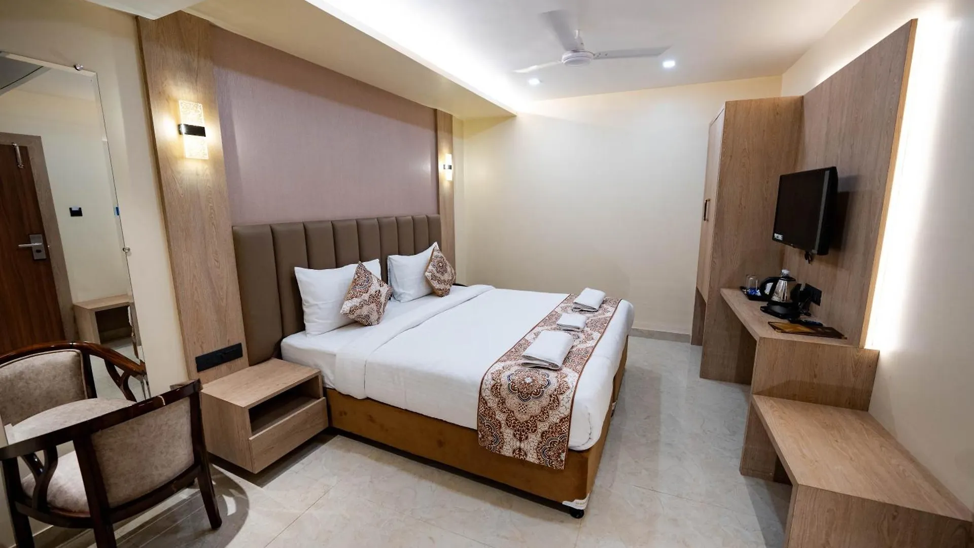 Hotel Vr Lux Varanasi