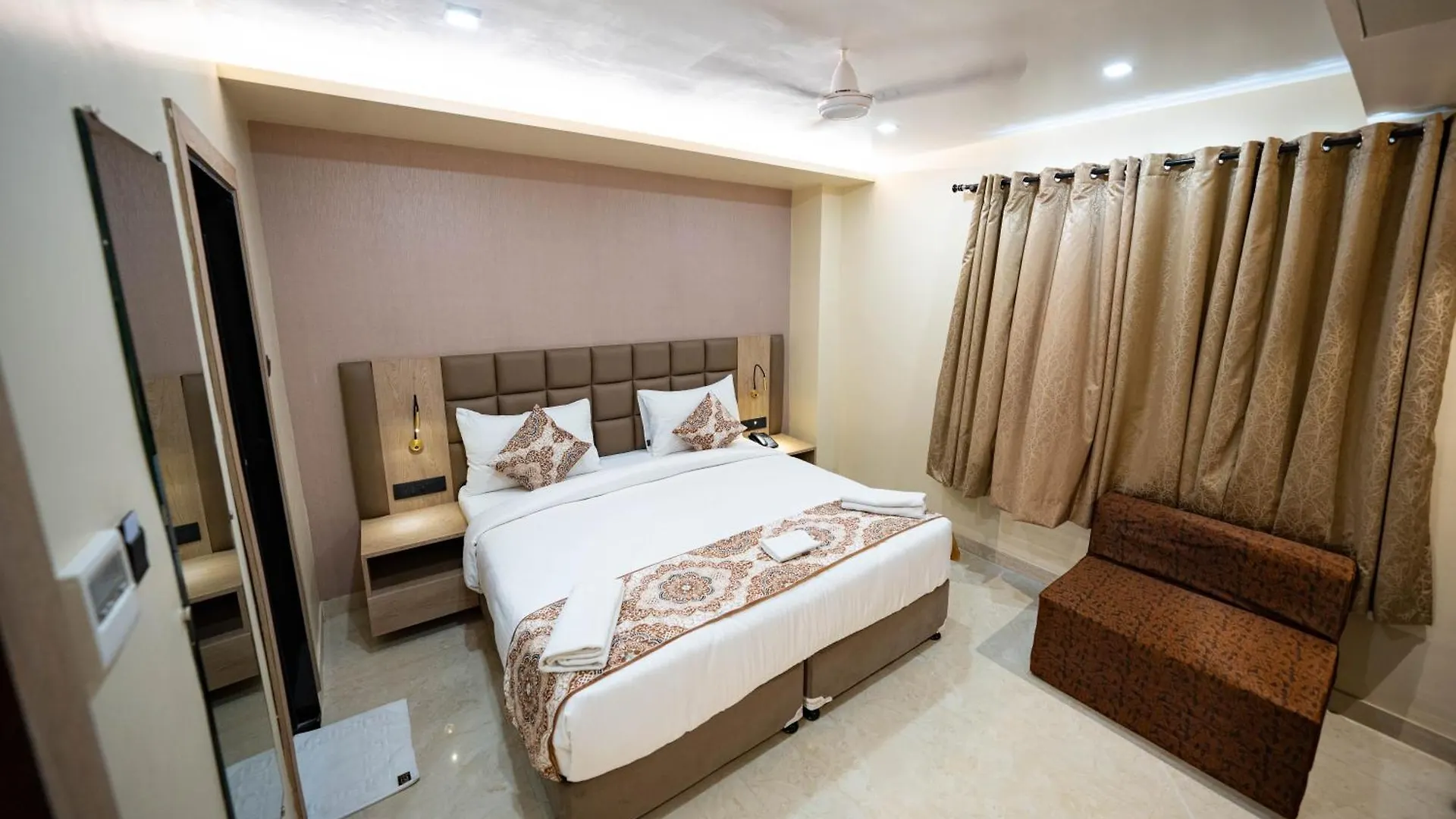 Hotel Vr Lux Varanasi