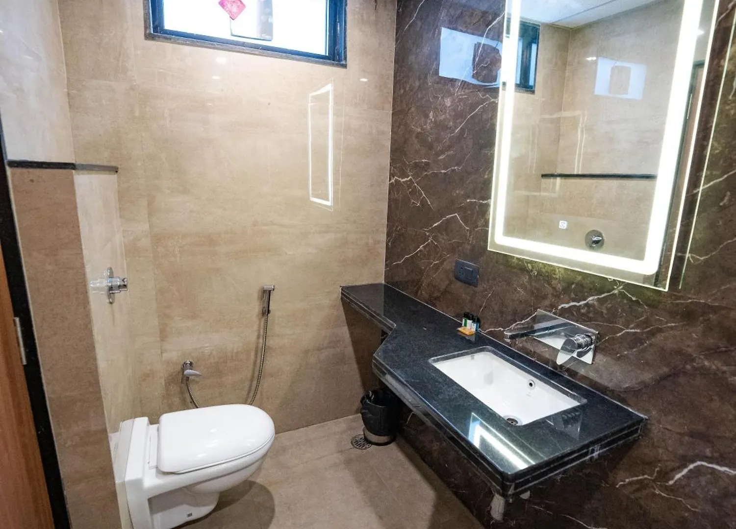 Hotel Vr Lux Varanasi