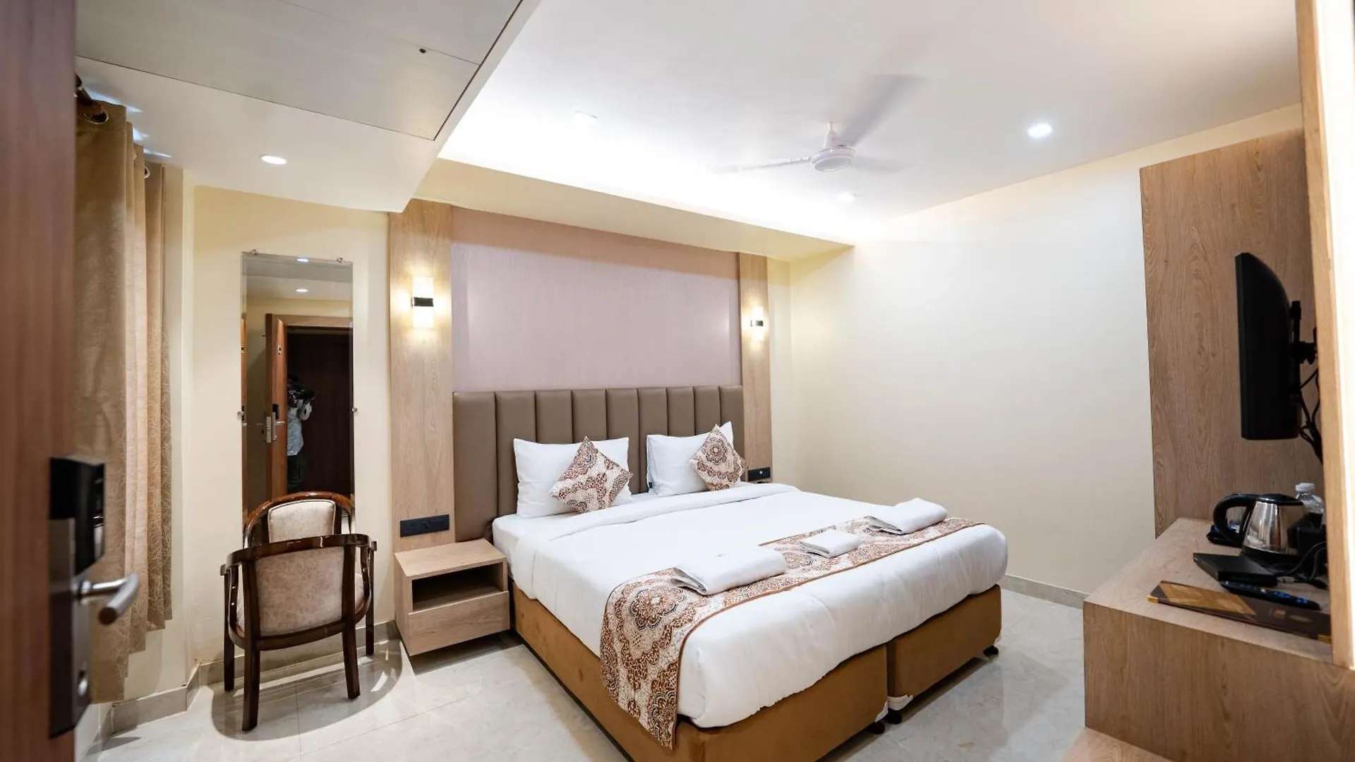 Hotel Vr Lux Varanasi